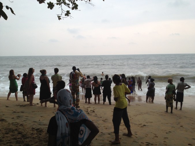 Volunteers, counterparts, and girls on the beach in Kribi.