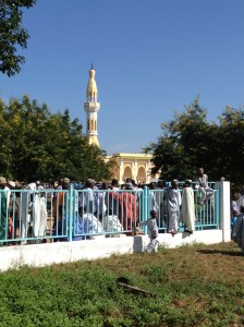Crowds around Garoua's Grand Mosque the morning of the Fête